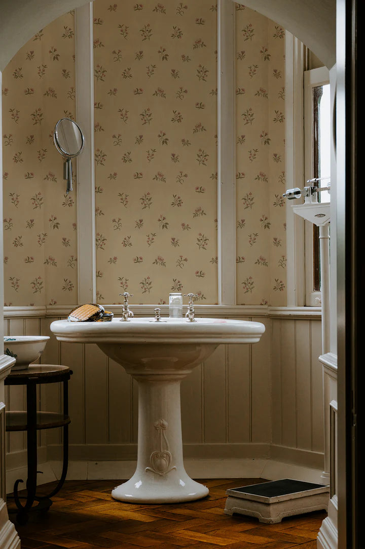LemonPapier_Wallcovering_Lifestyle_LemonxNicoleLevenberg_Loom__LoversBloom_WPLN0055_720x_c1cae7fb-1135-407c-b8e3-5554b4ca1f5e.webp