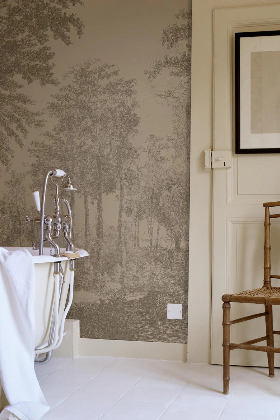 Lemon_Wallcovering_Lifestyle_SlowMeander_WPLC0454_900x_f2978872-f8f7-49a3-8b35-738481ce5016.webp