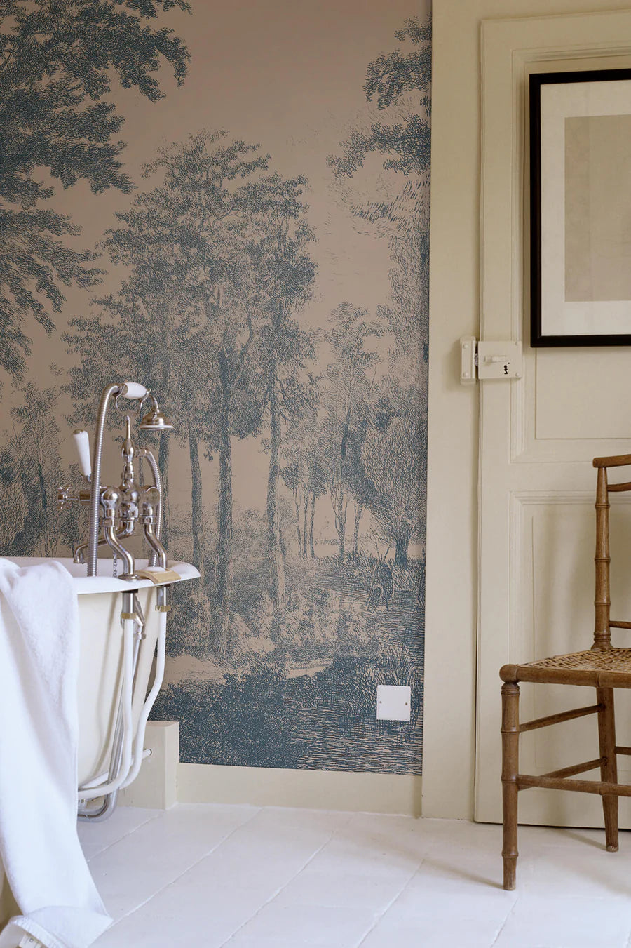 Lemon_Wallcovering_Lifestyle_SlowMeander_WPLC0536_900x_cf8f0b38-20c6-4aa0-aa2b-d87746b98098.webp
