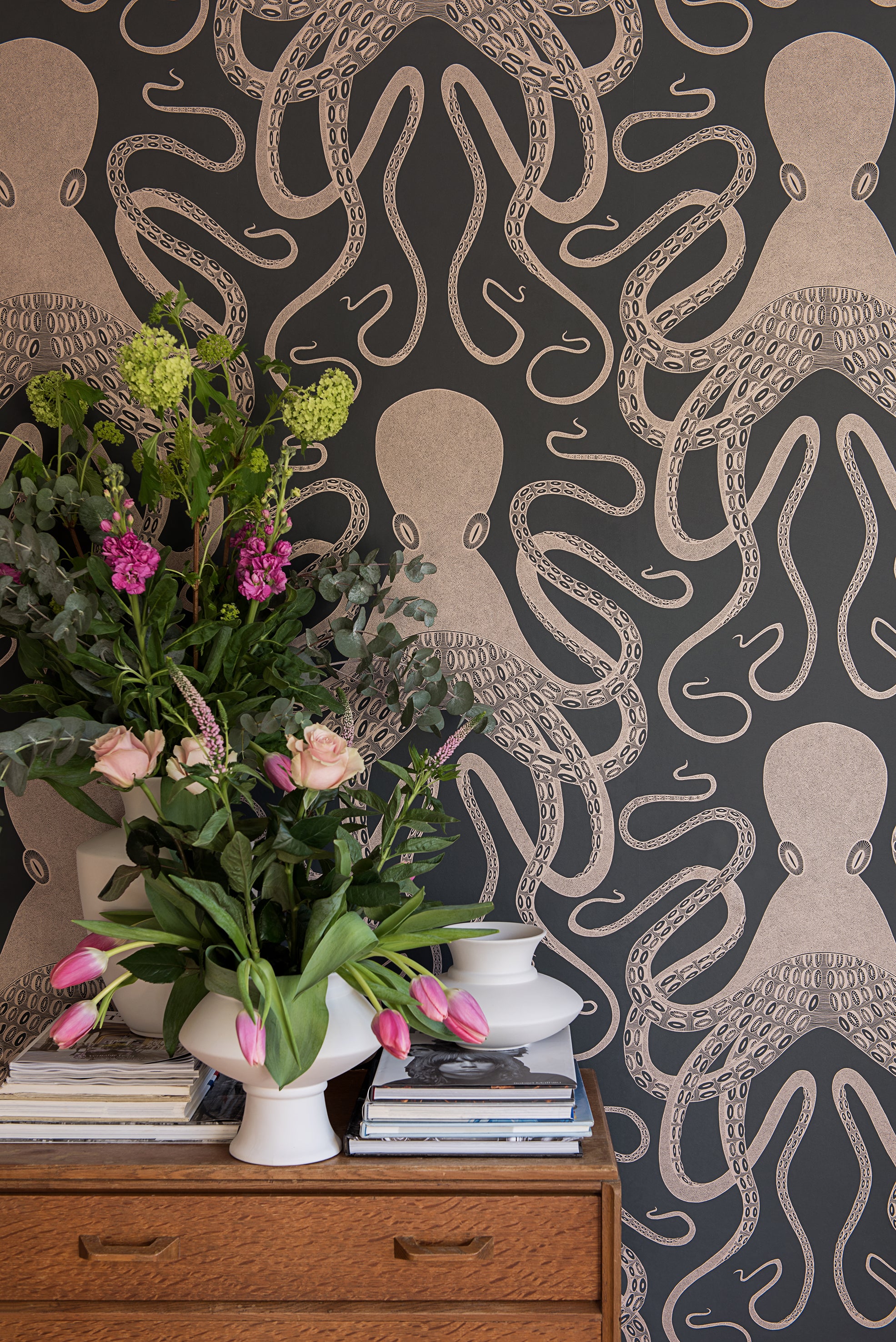 MISP1381OctopusBlackInkLifestyle.jpg
