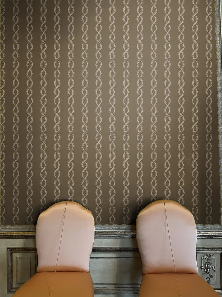 Papier:  Baroque Minimal Wallpaper in Potting Soil