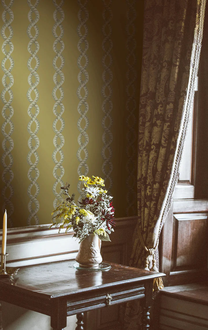 Papier: Baroque Maximal Wallpaper in Gold Flake