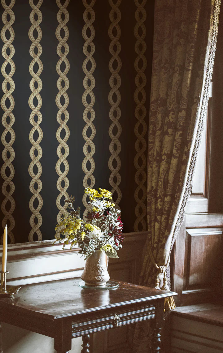 Papier: Baroque Maximal Wallpaper in Void