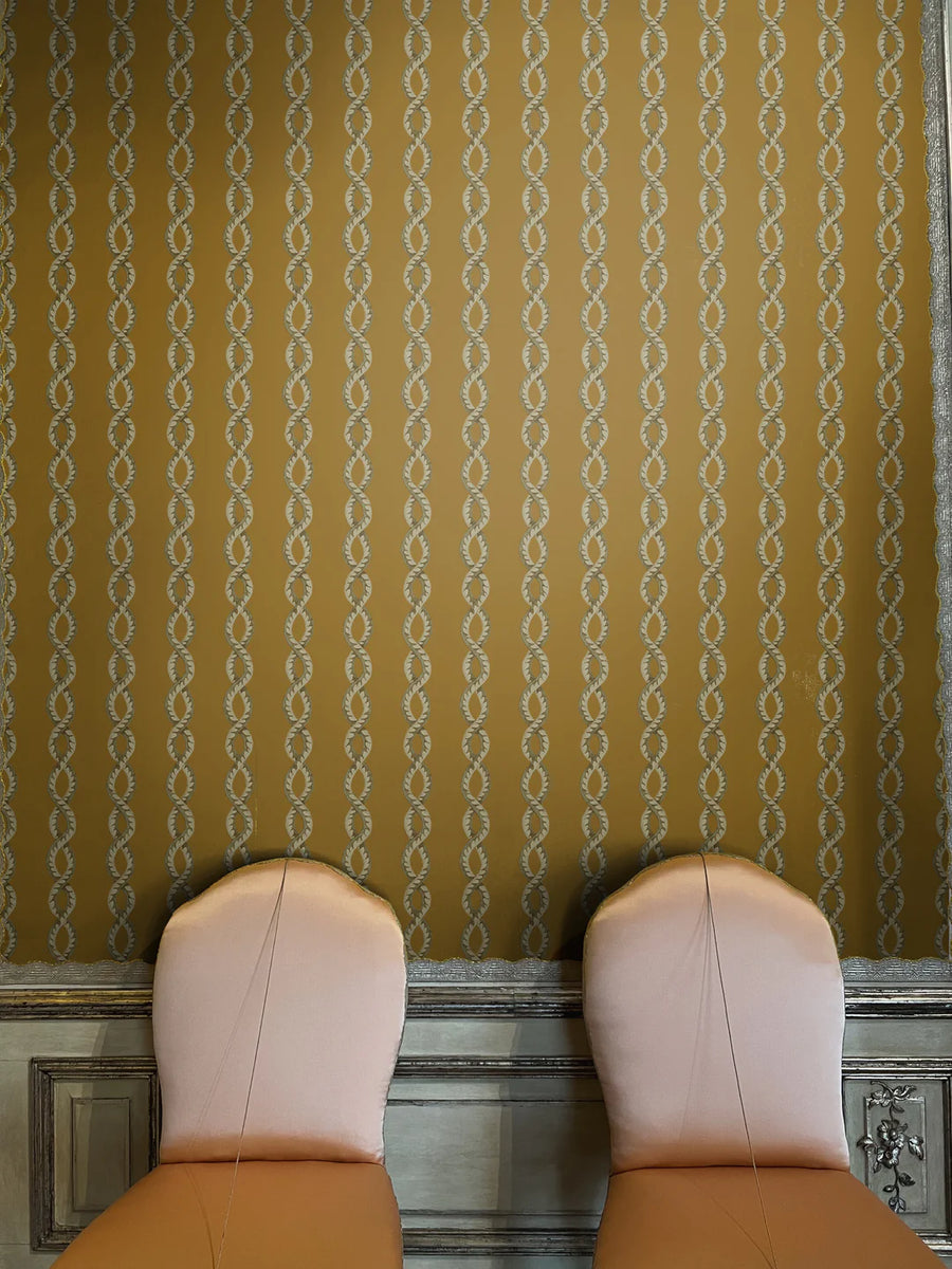 Papier: Baroque Maximal Wallpaper in Gold Flake