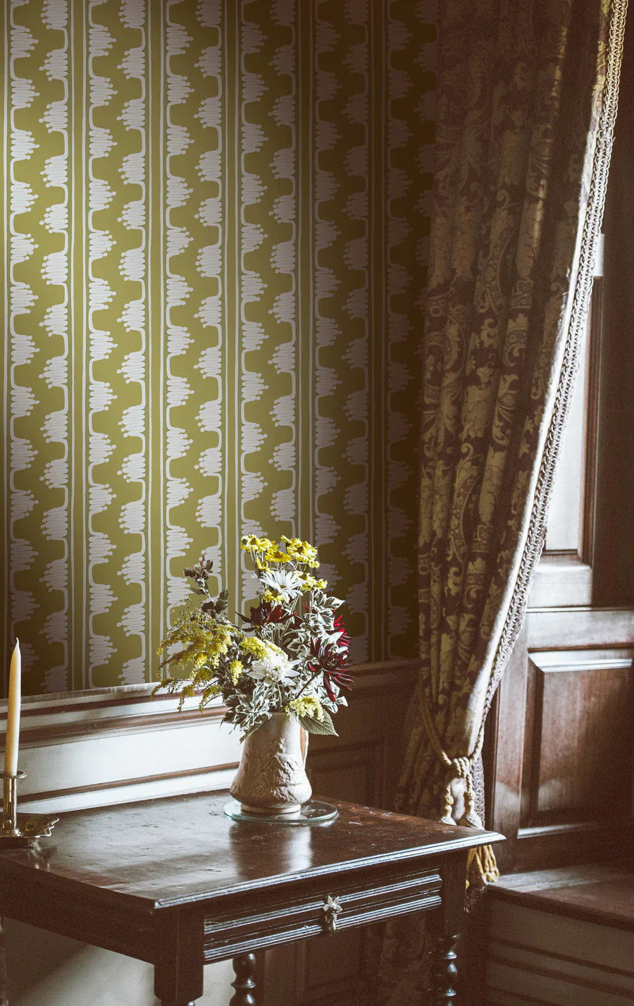 Papier:  Ritz Minimal Wallpaper in Gum