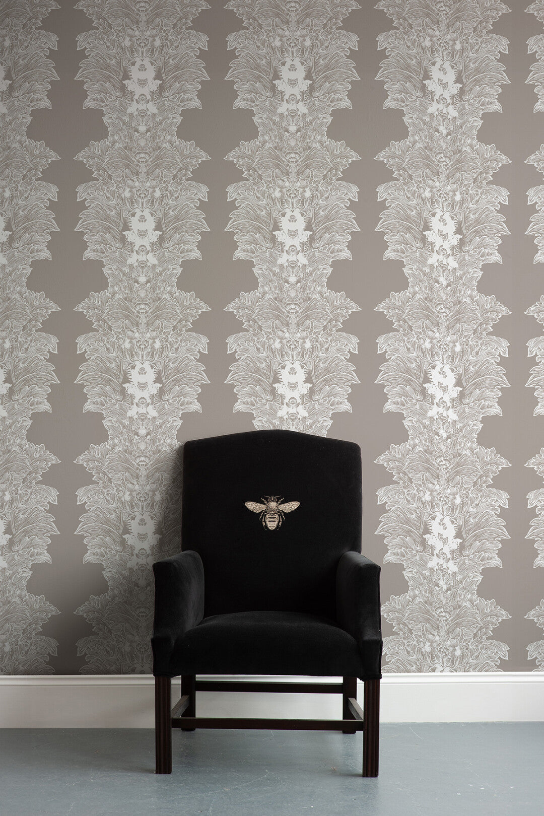 beige-white-cornice-crown-wallpaper.jpg