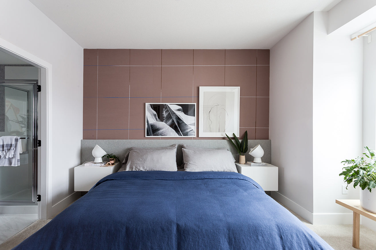 calico-wallpaper-mira-milos-glina-bedroom-install.jpg