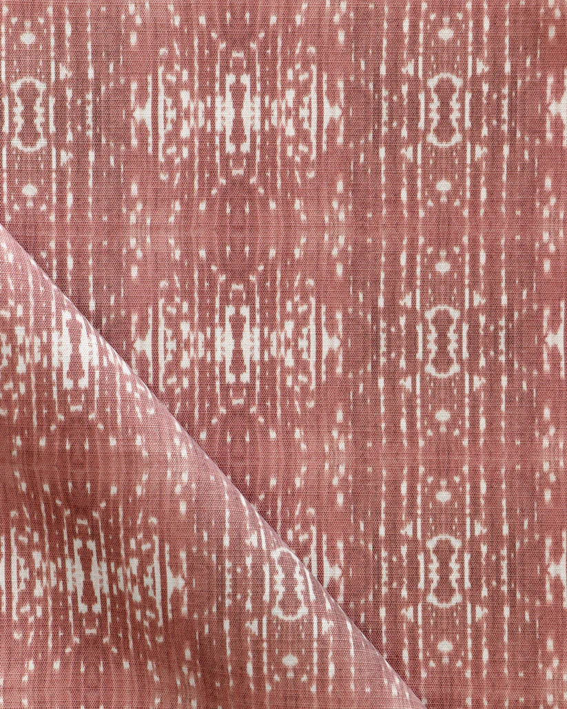 outdoor-fabric-omaha-kinship-morinda-ikat-red-rust-eskayel-fold-web.webp